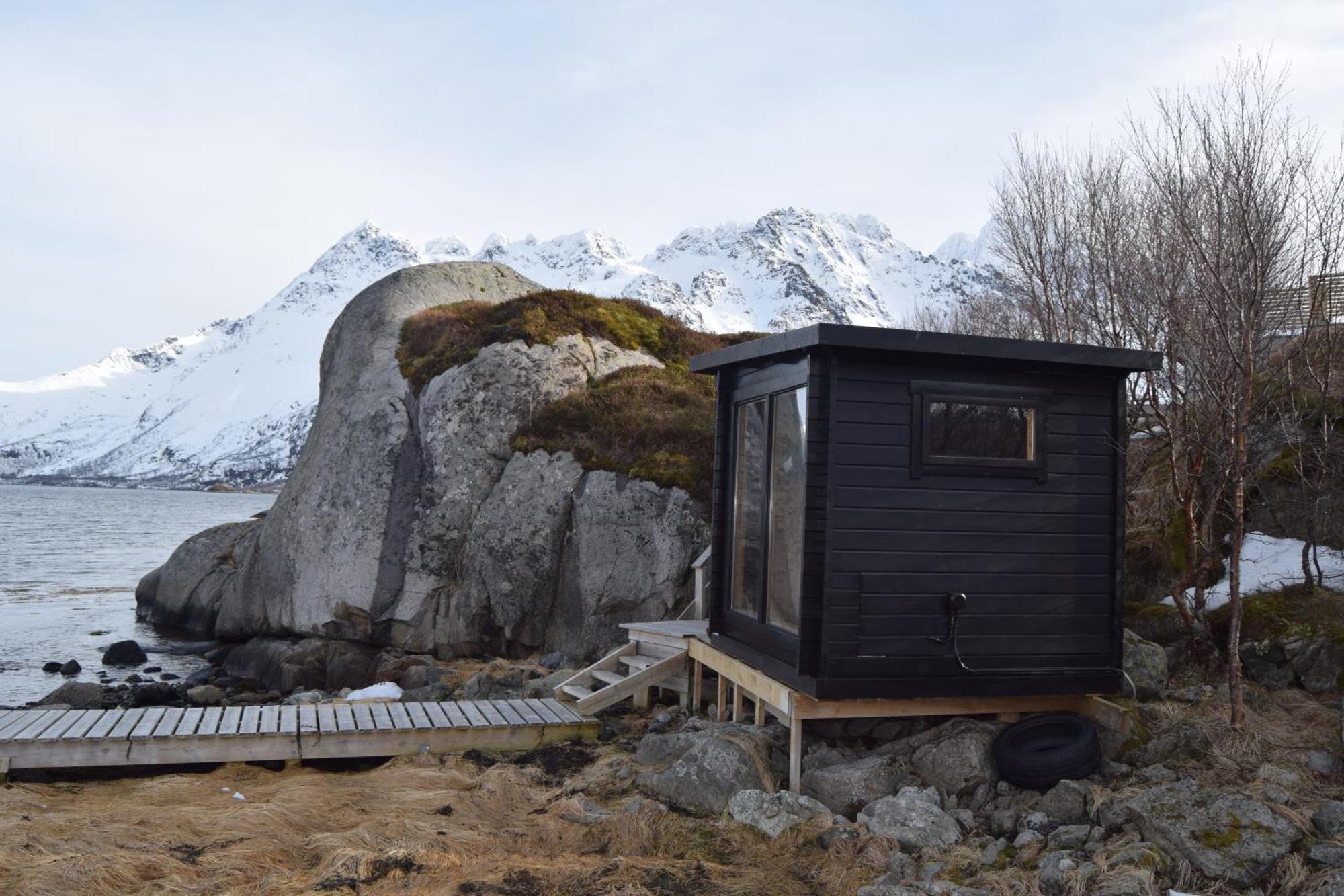 Nydelig Hytte Med Fantastisk Beliggenhet Ved Sjoen Villa Laupstad Dış mekan fotoğraf